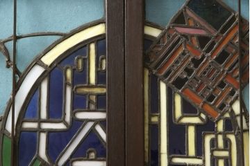 和製アンティーク　希少品!独特な意匠から貫録を感じさせるステンドグラス窓2枚セット(建具、引き戸、明り取り)(R-051223)