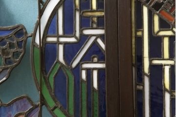 和製アンティーク　希少品!独特な意匠から貫録を感じさせるステンドグラス窓2枚セット(建具、引き戸、明り取り)(R-051223)