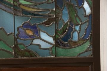 和製アンティーク　希少品!独特な意匠から貫録を感じさせるステンドグラス窓2枚セット(建具、引き戸、明り取り)(R-051223)