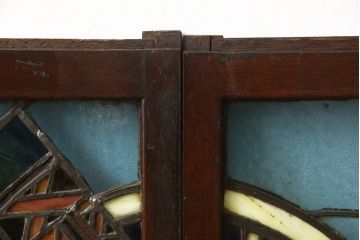 和製アンティーク　希少品!独特な意匠から貫録を感じさせるステンドグラス窓2枚セット(建具、引き戸、明り取り)(R-051223)