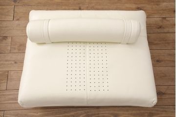 中古　美品　IDC大塚家具　本革L/S　コンフォート　高級感漂うホワイトカラーが目を引くソファセット(定価約58万円)(3人掛け、4人掛け)(R-051225)