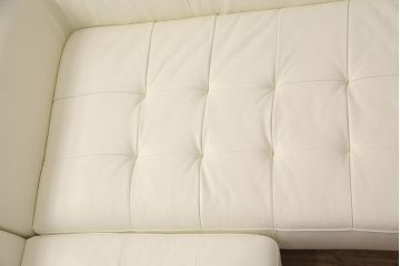 中古　美品　IDC大塚家具　本革L/S　コンフォート　高級感漂うホワイトカラーが目を引くソファセット(定価約58万円)(3人掛け、4人掛け)(R-051225)