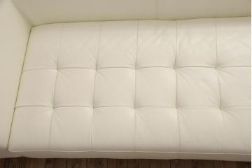 中古　美品　IDC大塚家具　本革L/S　コンフォート　高級感漂うホワイトカラーが目を引くソファセット(定価約58万円)(3人掛け、4人掛け)(R-051225)