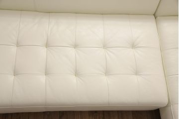 中古　美品　IDC大塚家具　本革L/S　コンフォート　高級感漂うホワイトカラーが目を引くソファセット(定価約58万円)(3人掛け、4人掛け)(R-051225)