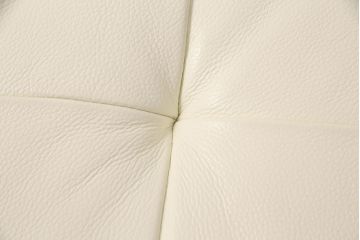 中古　美品　IDC大塚家具　本革L/S　コンフォート　高級感漂うホワイトカラーが目を引くソファセット(定価約58万円)(3人掛け、4人掛け)(R-051225)