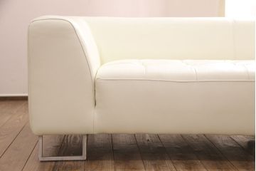 中古　美品　IDC大塚家具　本革L/S　コンフォート　高級感漂うホワイトカラーが目を引くソファセット(定価約58万円)(3人掛け、4人掛け)(R-051225)