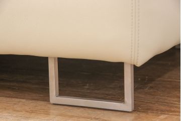 中古　美品　IDC大塚家具　本革L/S　コンフォート　高級感漂うホワイトカラーが目を引くソファセット(定価約58万円)(3人掛け、4人掛け)(R-051225)