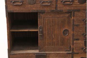 和製アンティーク　上手物!味わい深い木肌と黒い金具が貫録を感じさせる総桐帳場箪笥(時代箪笥、収納箪笥、引き出し)(R-051226)