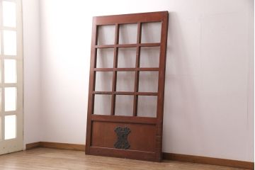 アンティーク建具　明治大正期　ヒノキ材　腰板ケヤキ材　亀甲金網付き　和の貫録を感じさせる格子蔵戸(きつね格子、狐格子、玄関戸、玄関ドア、引き戸、格子戸、マス目、升目)(R-051230)