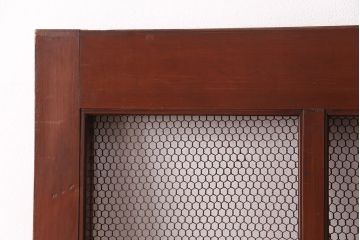 アンティーク建具　明治大正期　ヒノキ材　腰板ケヤキ材　亀甲金網付き　和の貫録を感じさせる格子蔵戸(きつね格子、狐格子、玄関戸、玄関ドア、引き戸、格子戸、マス目、升目)(R-051230)