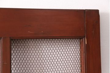 アンティーク建具　明治大正期　ヒノキ材　腰板ケヤキ材　亀甲金網付き　和の貫録を感じさせる格子蔵戸(きつね格子、狐格子、玄関戸、玄関ドア、引き戸、格子戸、マス目、升目)(R-051230)