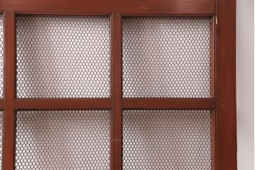 アンティーク建具　明治大正期　ヒノキ材　腰板ケヤキ材　亀甲金網付き　和の貫録を感じさせる格子蔵戸(きつね格子、狐格子、玄関戸、玄関ドア、引き戸、格子戸、マス目、升目)(R-051230)