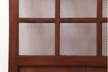 アンティーク建具　明治大正期　ヒノキ材　腰板ケヤキ材　亀甲金網付き　和の貫録を感じさせる格子蔵戸(きつね格子、狐格子、玄関戸、玄関ドア、引き戸、格子戸、マス目、升目)(R-051230)