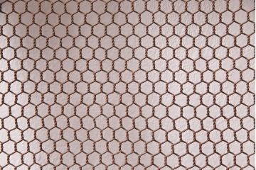 アンティーク建具　明治大正期　ヒノキ材　腰板ケヤキ材　亀甲金網付き　和の貫録を感じさせる格子蔵戸(きつね格子、狐格子、玄関戸、玄関ドア、引き戸、格子戸、マス目、升目)(R-051230)