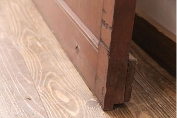 アンティーク建具　明治大正期　ヒノキ材　腰板ケヤキ材　亀甲金網付き　和の貫録を感じさせる格子蔵戸(きつね格子、狐格子、玄関戸、玄関ドア、引き戸、格子戸、マス目、升目)(R-051230)