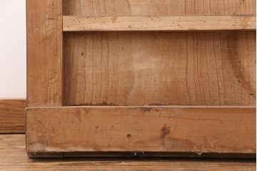 アンティーク建具　明治大正期　ヒノキ材　腰板ケヤキ材　亀甲金網付き　和の貫録を感じさせる格子蔵戸(きつね格子、狐格子、玄関戸、玄関ドア、引き戸、格子戸、マス目、升目)(R-051230)