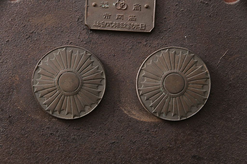 アンティーク建具　大正昭和初期　総ケヤキ材　上品な佇まいが魅力の富山蔵戸(玄関戸、玄関ドア、引き戸)(R-051231)