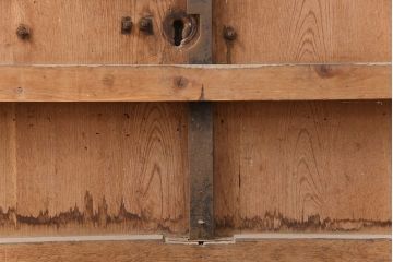 アンティーク建具　大正昭和初期　総ケヤキ材　上品な佇まいが魅力の富山蔵戸(玄関戸、玄関ドア、引き戸)(R-051231)