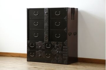 和製アンティーク　美品　総桐材　和の風格漂う黒漆塗りが魅力の庄内箪笥(時代箪笥、重ね箪笥、引き出し)(R-051237)
