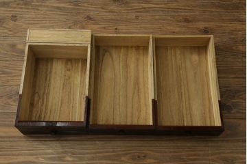 和製アンティーク　美品　総桐材　和の風格漂う黒漆塗りが魅力の庄内箪笥(時代箪笥、重ね箪笥、引き出し)(R-051237)