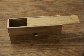 和製アンティーク　美品　総桐材　和の風格漂う黒漆塗りが魅力の庄内箪笥(時代箪笥、重ね箪笥、引き出し)(R-051237)