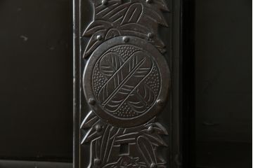 和製アンティーク　美品　総桐材　和の風格漂う黒漆塗りが魅力の庄内箪笥(時代箪笥、重ね箪笥、引き出し)(R-051237)