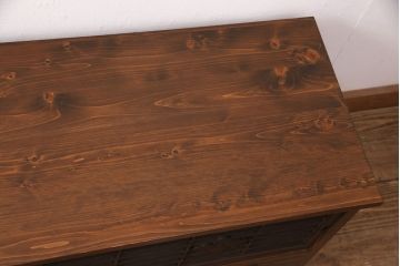 ラフジュ工房オリジナル　古建具リメイク　格子の彫刻が可愛らしいテレビ台(テレビボード、ローボード、リビングボード、収納棚)(R-051238)