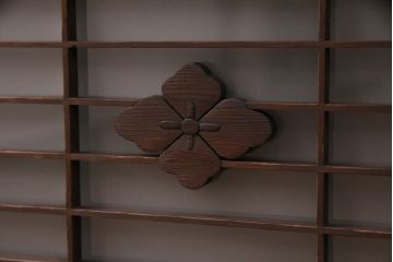 ラフジュ工房オリジナル　古建具リメイク　格子の彫刻が可愛らしいテレビ台(テレビボード、ローボード、リビングボード、収納棚)(R-051238)
