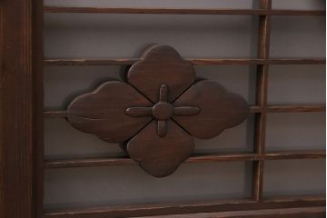 ラフジュ工房オリジナル　古建具リメイク　格子の彫刻が可愛らしいテレビ台(テレビボード、ローボード、リビングボード、収納棚)(R-051238)