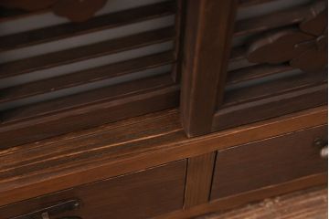 ラフジュ工房オリジナル　古建具リメイク　格子の彫刻が可愛らしいテレビ台(テレビボード、ローボード、リビングボード、収納棚)(R-051238)