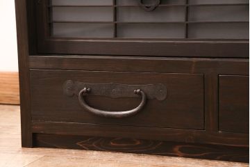 ラフジュ工房オリジナル　古建具リメイク　格子の彫刻が可愛らしいアクセントになっているテレビ台(テレビボード、ローボード、リビングボード、収納棚)(R-051241)