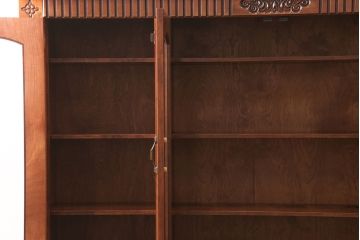 和製ヴィンテージ　国産　華やかさを演出する彫り装飾が魅力的なキャビネット(収納棚、戸棚、食器棚、ビンテージ)(R-051243)