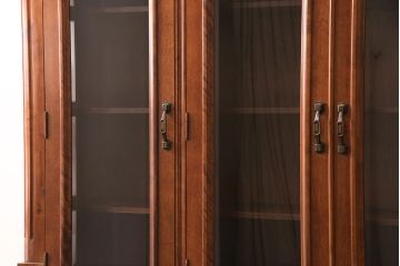 和製ヴィンテージ　国産　華やかさを演出する彫り装飾が魅力的なキャビネット(収納棚、戸棚、食器棚、ビンテージ)(R-051243)