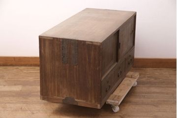 アンティーク家具　昭和初期　渋り色合いが魅力的な総桐材製の時代箪笥ローボード(サイドボード、リビングボード、桐箪笥、桐たんす)(R-051244)
