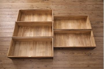 アンティーク家具　昭和初期　総桐材　渋り色合いとすっきりした佇まいが魅力の二段重ねチェスト(サイドチェスト、引き出し、桐箪笥、桐たんす)(R-051245)