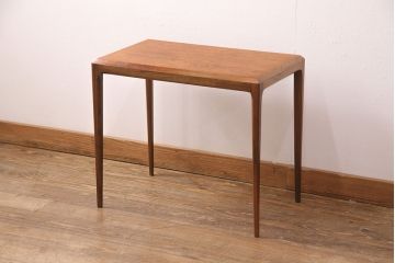 デンマークヴィンテージ　Silkeborg(シルケボー)社　ローズウッド材　無駄な装飾がないスタイリッシュなデザインが目を引くサイドテーブル(コーヒーテーブル、センターテーブル、ビンテージ)(R-051246)