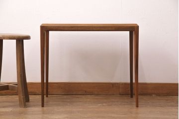 デンマークヴィンテージ　Silkeborg(シルケボー)社　ローズウッド材　無駄な装飾がないスタイリッシュなデザインが目を引くサイドテーブル(コーヒーテーブル、センターテーブル、ビンテージ)(R-051246)