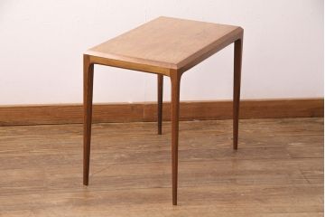 デンマークヴィンテージ　Silkeborg(シルケボー)社　ローズウッド材　無駄な装飾がないスタイリッシュなデザインが目を引くサイドテーブル(コーヒーテーブル、センターテーブル、ビンテージ)(R-051246)