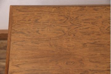 デンマークヴィンテージ　Silkeborg(シルケボー)社　ローズウッド材　無駄な装飾がないスタイリッシュなデザインが目を引くサイドテーブル(コーヒーテーブル、センターテーブル、ビンテージ)(R-051246)