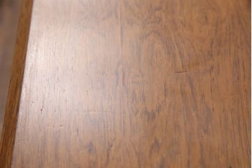 デンマークヴィンテージ　Silkeborg(シルケボー)社　ローズウッド材　無駄な装飾がないスタイリッシュなデザインが目を引くサイドテーブル(コーヒーテーブル、センターテーブル、ビンテージ)(R-051246)