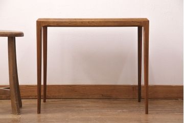デンマークヴィンテージ　Silkeborg(シルケボー)社　ローズウッド材　無駄な装飾がないスタイリッシュなデザインが目を引くサイドテーブル(コーヒーテーブル、センターテーブル、ビンテージ)(R-051246)