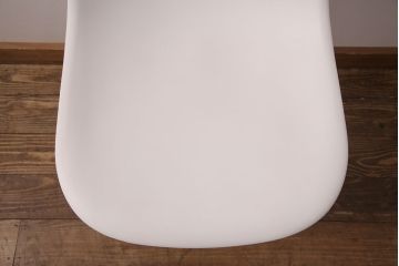 中古　Hermanmiller(ハーマンミラー社)　イームズ　ワイヤーベース　スタイリッシュなデザインが魅力!おしゃれなインテリアとして活躍するシェルチェア(サイドチェア、椅子)(R-051248)