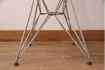中古　Hermanmiller(ハーマンミラー社)　イームズ　ワイヤーベース　スタイリッシュなデザインが魅力!おしゃれなインテリアとして活躍するシェルチェア(サイドチェア、椅子)(R-051248)