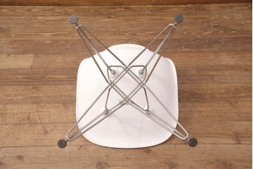 中古　Hermanmiller(ハーマンミラー社)　イームズ　ワイヤーベース　スタイリッシュなデザインが魅力!おしゃれなインテリアとして活躍するシェルチェア(サイドチェア、椅子)(R-051248)
