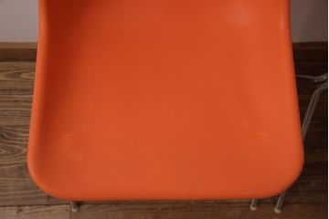 ヴィンテージ家具　北欧ビンテージ　スウェーデン　OVERMAN社製　鮮やかなオレンジカラーが空間のアクセントになるポリプロップスチェア2脚セット(スタッキングチェア、会議用チェア、オフィスチェア、ビンテージ)(R-051249)
