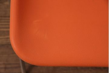 ヴィンテージ家具　北欧ビンテージ　スウェーデン　OVERMAN社製　鮮やかなオレンジカラーが空間のアクセントになるポリプロップスチェア2脚セット(スタッキングチェア、会議用チェア、オフィスチェア、ビンテージ)(R-051249)