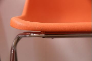 ヴィンテージ家具　北欧ビンテージ　スウェーデン　OVERMAN社製　鮮やかなオレンジカラーが空間のアクセントになるポリプロップスチェア2脚セット(スタッキングチェア、会議用チェア、オフィスチェア、ビンテージ)(R-051249)