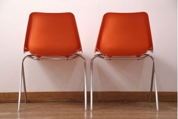 ヴィンテージ家具　北欧ビンテージ　スウェーデン　OVERMAN社製　鮮やかなオレンジカラーが空間のアクセントになるポリプロップスチェア2脚セット(スタッキングチェア、会議用チェア、オフィスチェア、ビンテージ)(R-051249)