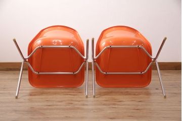 ヴィンテージ家具　北欧ビンテージ　スウェーデン　OVERMAN社製　鮮やかなオレンジカラーが空間のアクセントになるポリプロップスチェア2脚セット(スタッキングチェア、会議用チェア、オフィスチェア、ビンテージ)(R-051249)