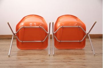 ヴィンテージ家具　北欧ビンテージ　スウェーデン　OVERMAN社製　鮮やかなオレンジカラーが空間のアクセントになるポリプロップスチェア2脚セット(スタッキングチェア、会議用チェア、オフィスチェア、ビンテージ)(R-051250)